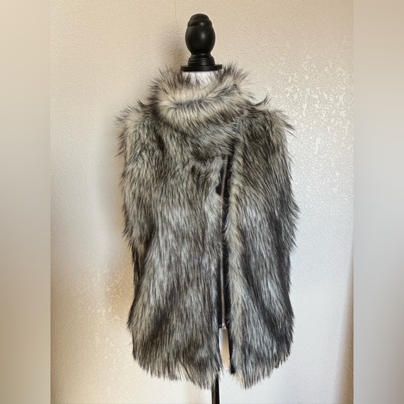 Volume Sounds Faux Fur Vest | Grey and Black faux fur vest - Picture 1 of 10